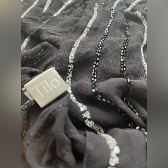 TILO Scarves Sparkle ❤️ Gorgeous hand-beaded with a gorgeous weight like jewelry - Picture 6 of 11